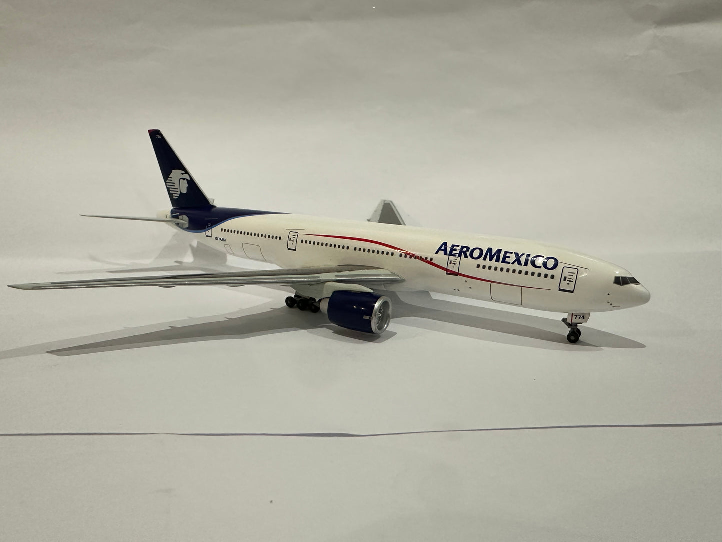 Aeromexico B-777-200 escala 1:400