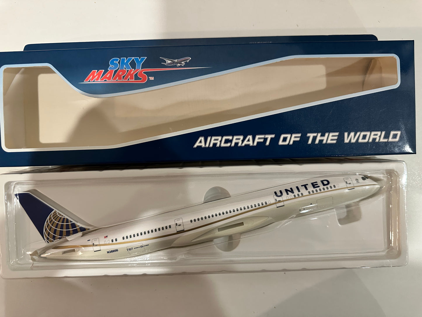 Daron skymarks 787-9 united 1:200