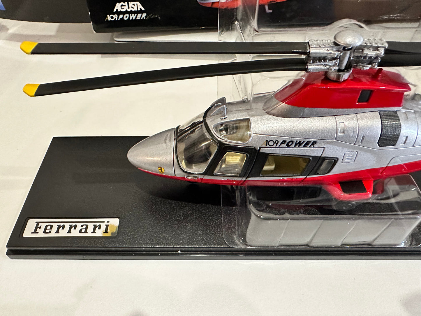 Newray Ferrari Augusta A09 1:43